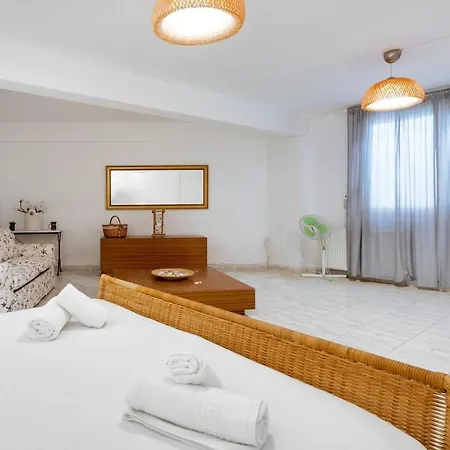 Луксозна вила Pool With Attic In Glarokavos Пефкохори